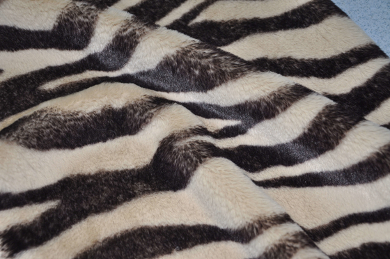 Drucknachahmungs-Kaninchen-Pelz-Polyester 100% 150cm CW oder justierbares