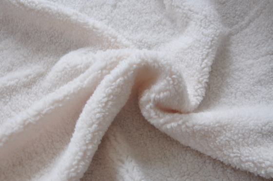 Weißer Kettenwirkstoff recycelt, fester Polyester-Strickstoff