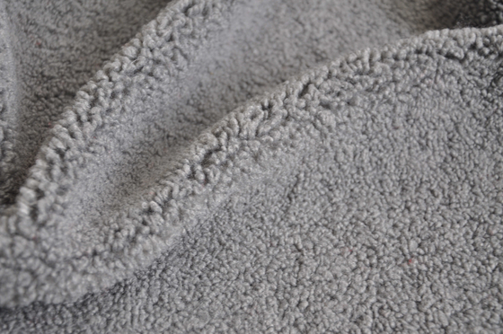 Graues Faux sherpa Polyester 100% oder mit Wolle 150cm CW oder justierbarer Verzerrungs-Maschenware bereitete auf