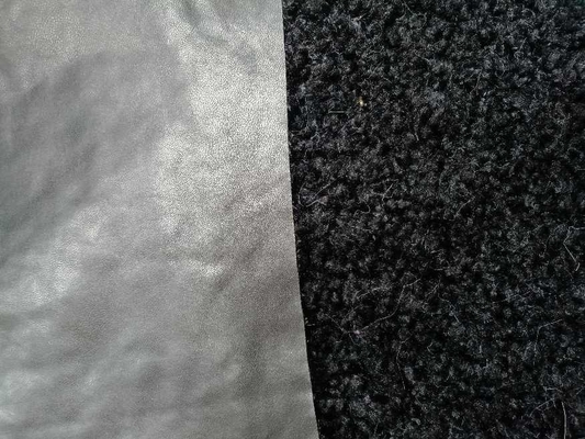 Schwarze, lockige Lammwolle aus Verbundleder&amp;870gm